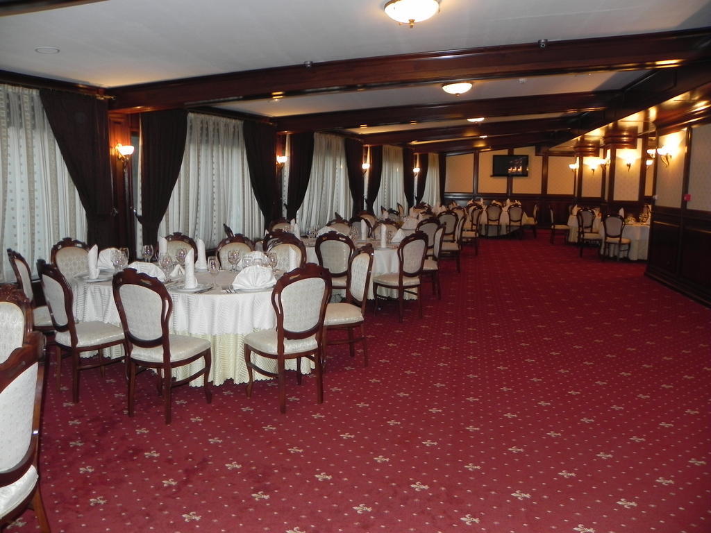 Hestia Hotel Кэлэраши Экстерьер фото