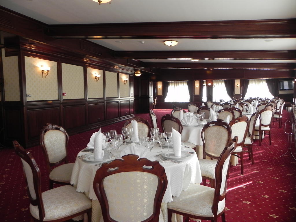 Hestia Hotel Кэлэраши Экстерьер фото